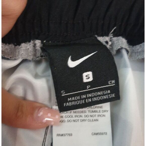 Nike Mens Swim Trunks Size S Black White Graffiti Print Embroidered Logo Sporty - Picture 7 of 8